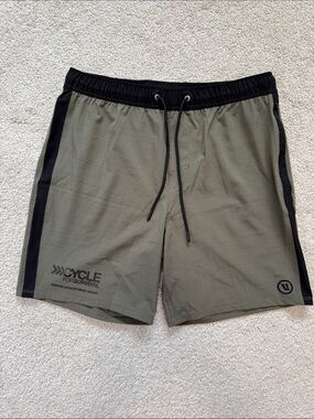 Vuori Men's Branded Gym Training Shorts 7" Lightweight Grey SzM